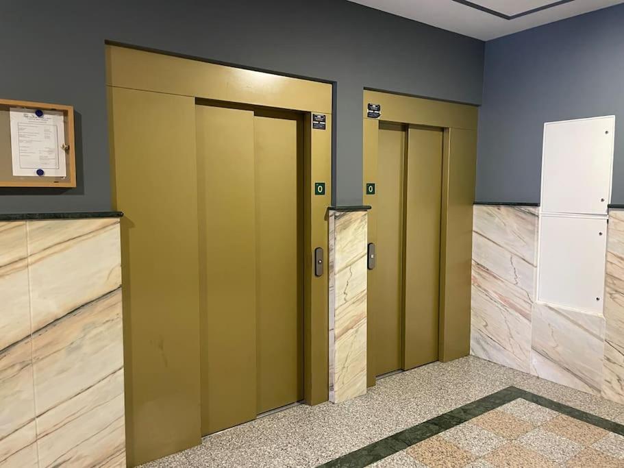 Apartamento Centro Con Garaje كاسترو أورديالس المظهر الخارجي الصورة