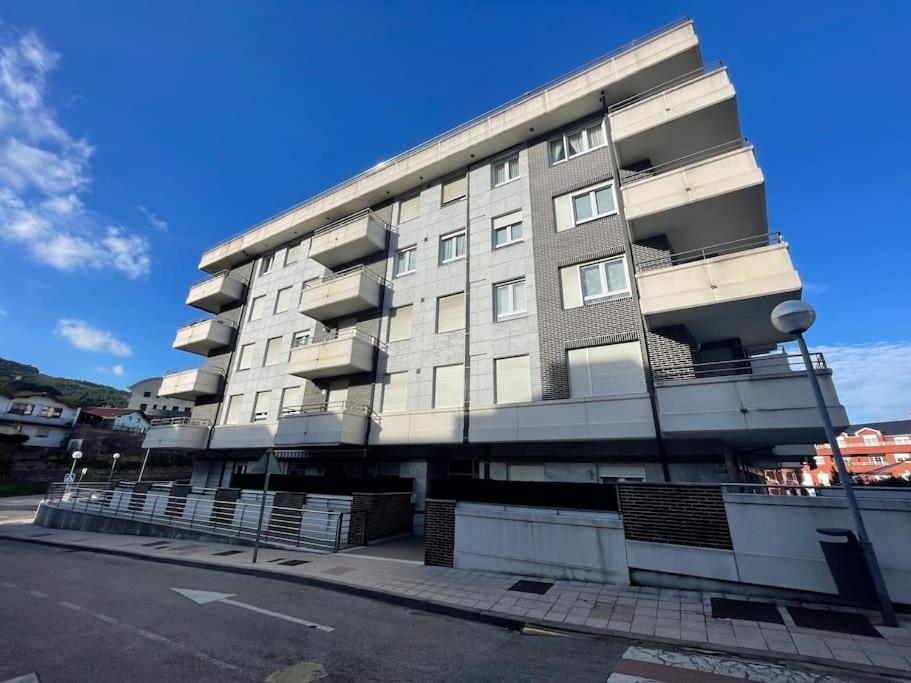 Apartamento Centro Con Garaje كاسترو أورديالس المظهر الخارجي الصورة