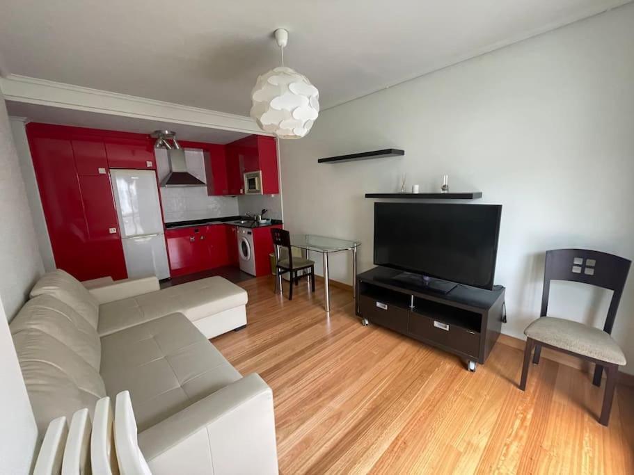 Apartamento Centro Con Garaje كاسترو أورديالس المظهر الخارجي الصورة